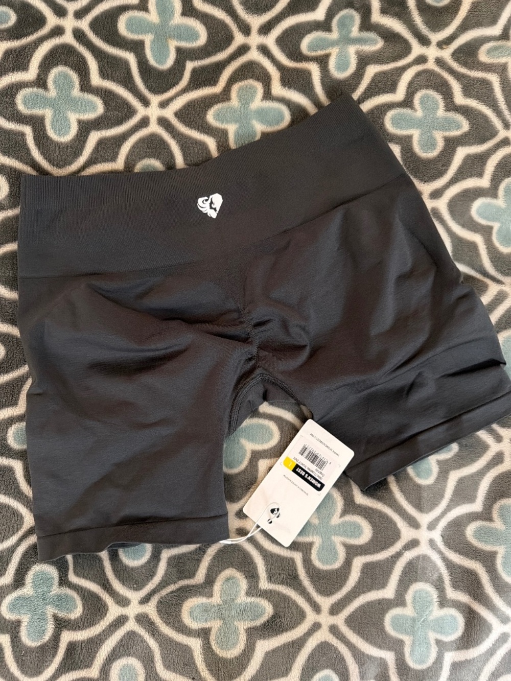 Define scrunch shorts 6” Women’s Best 2.0 Large NWT